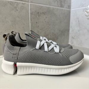Kids Gray Sneakers Size 3 Youth